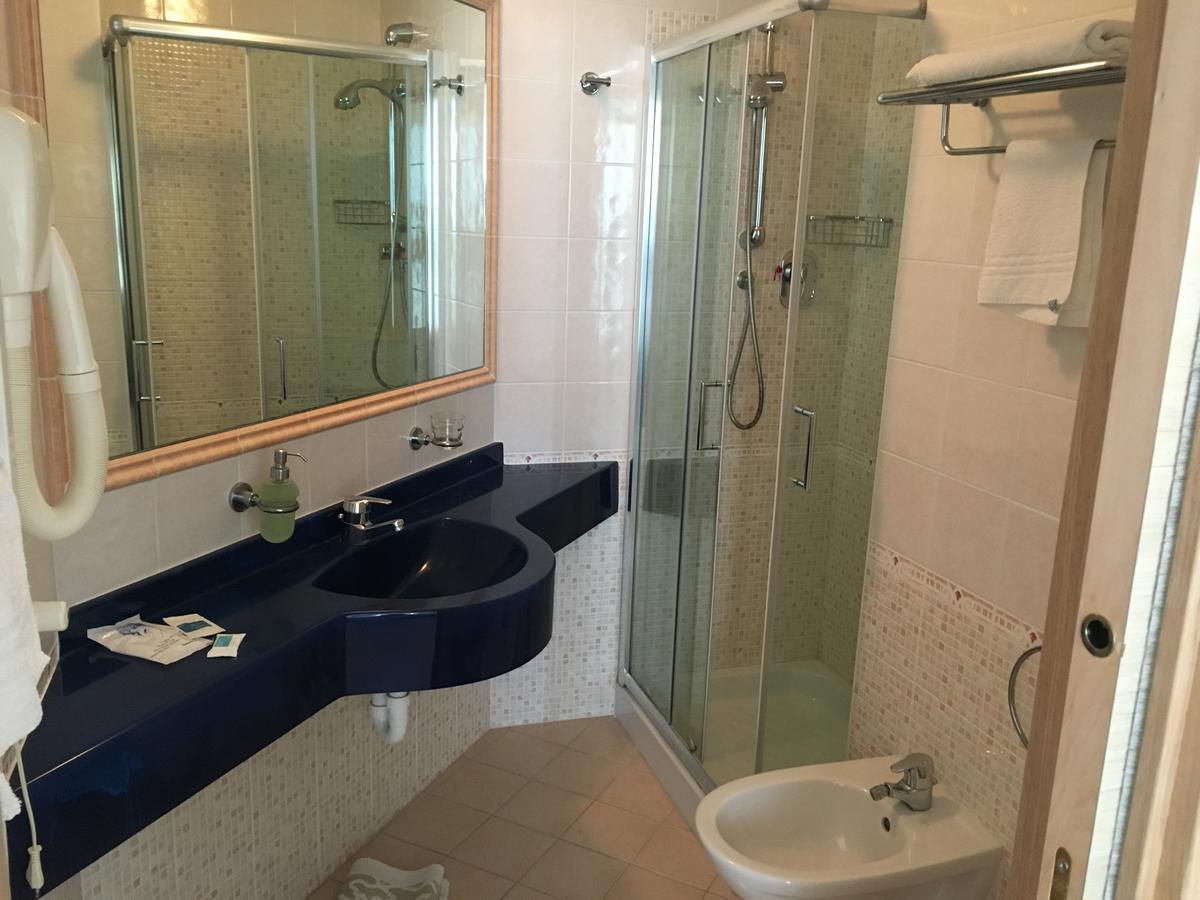 קאטוליקה Hotel Excelsior מראה חיצוני תמונה
