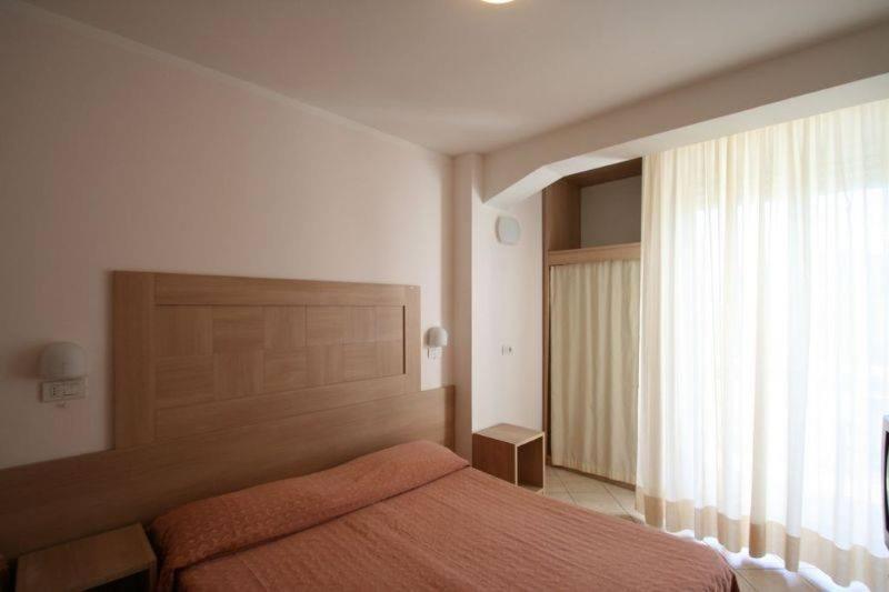 קאטוליקה Hotel Excelsior מראה חיצוני תמונה